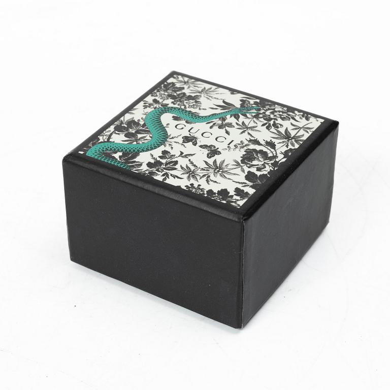 Gucci, Translation: "ring with a pearl".