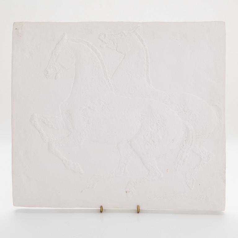 Nina Terno,  relief, gips, signerad och daterad 1973.
