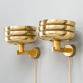 Hans-Agne Jakobsson, a pair of mid-20th century 'V361' wall lights for AB Markaryd.