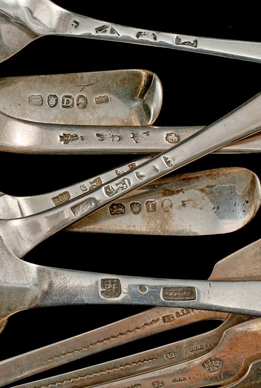 SKEDAR, 12 st, silver, London m.m, 1700/1800-tal. Vikt 680 g.