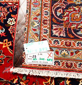 A Kashan carpet, a. 360 x 243 cm.