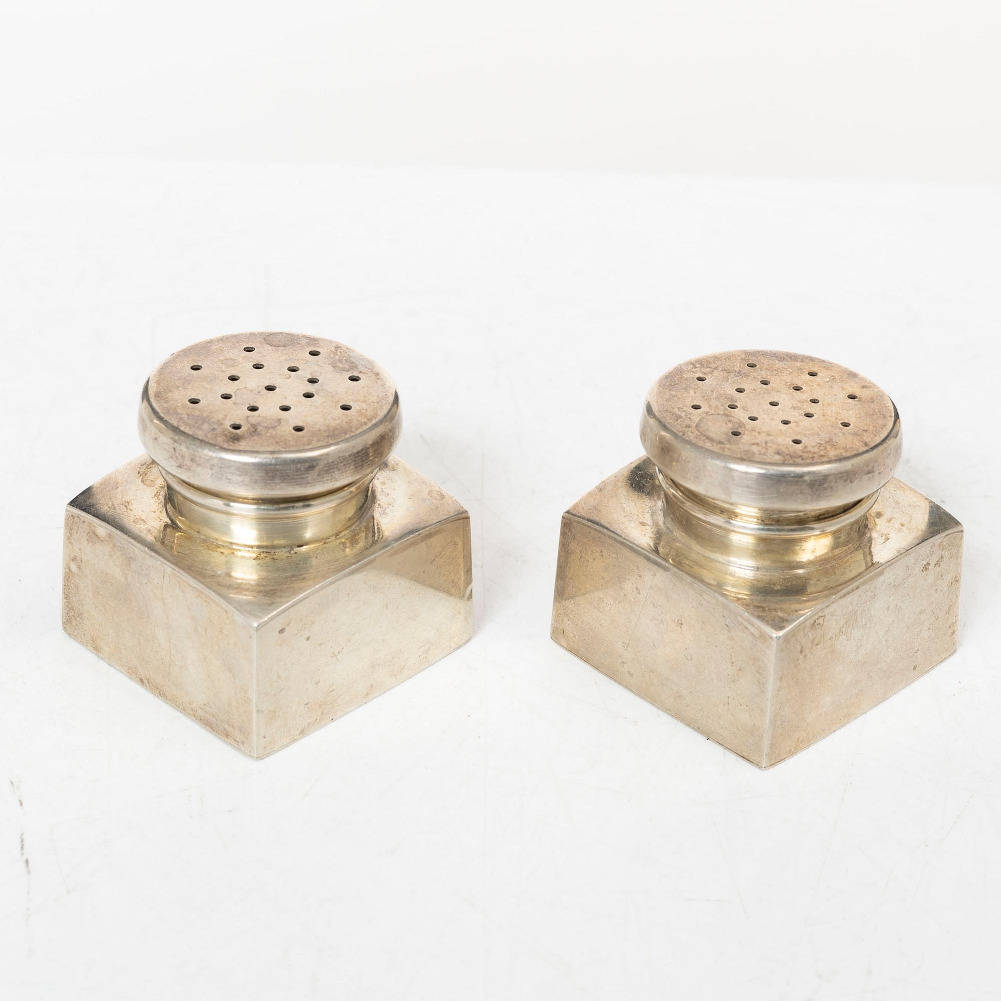 Shakers, a pair, silver, first half of the 20th century.