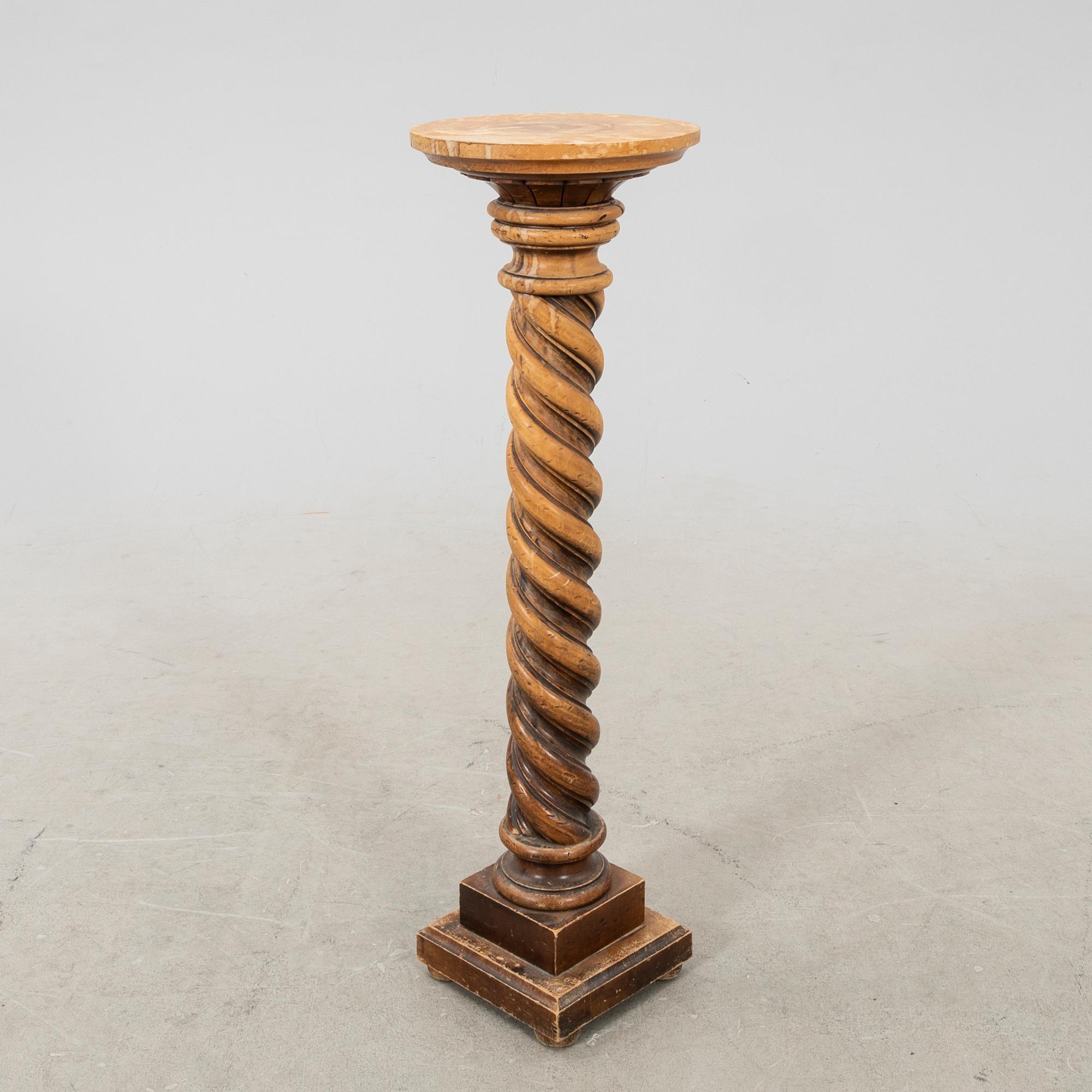 A wooden pedistal first half of the 20th century.