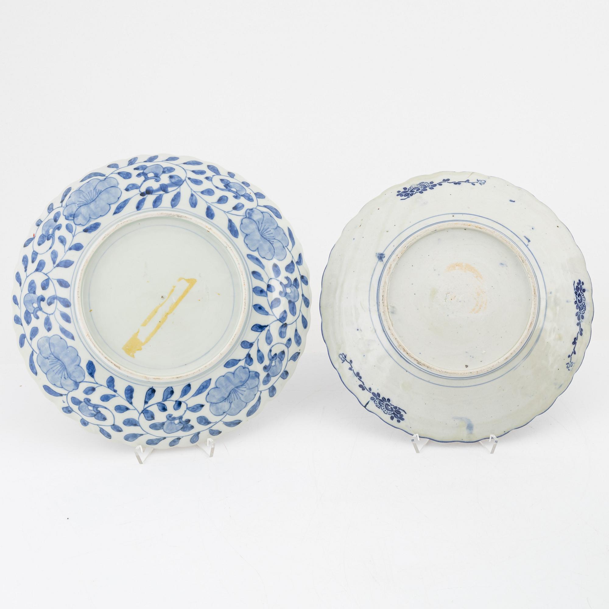 Seven pieces of Japanese Imari porcelain, around 1900 and early 20th century.