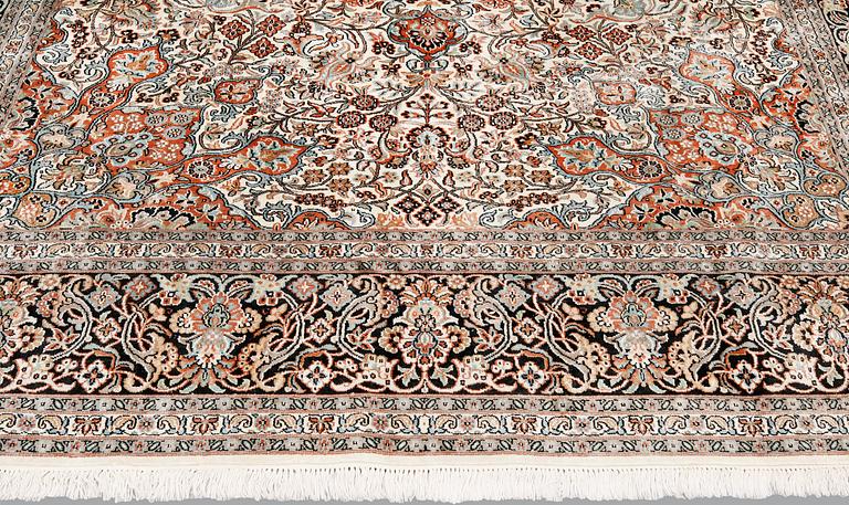 A silk Kashmir carpet, ca 330 x 246 cm.