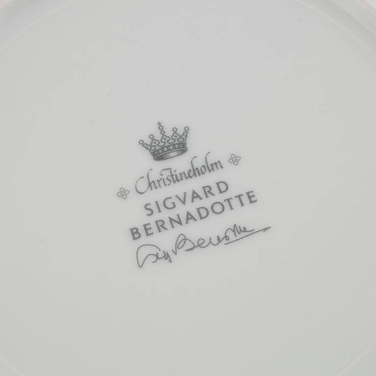 Sigvard Bernadotte, a 26 piece "Marianne" porcelain dinner service, Christineholm, Sweden.