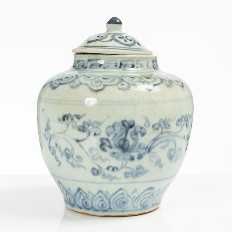 A Chinese blue and white porcelain jar, Ming dynasty (1368-1644).