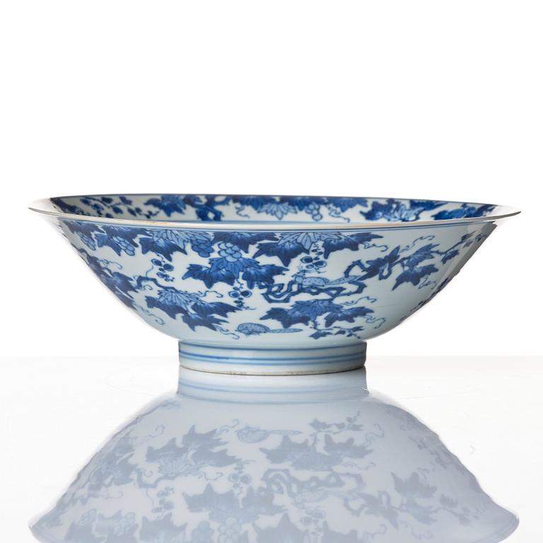 Skål, porslin. Qingdynastin, Kangxi (1662-1722).