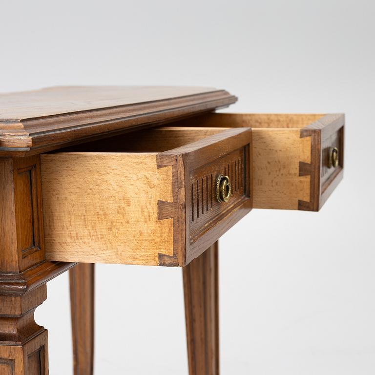 Sideboard, 1900-talets första hälft.