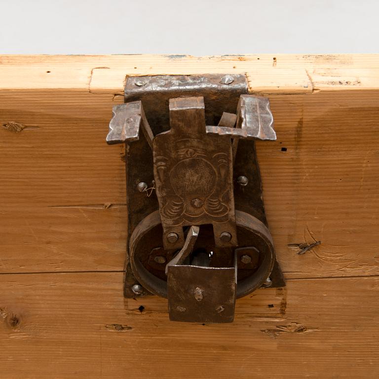 An 18th century Baroque style cassone/ chest.