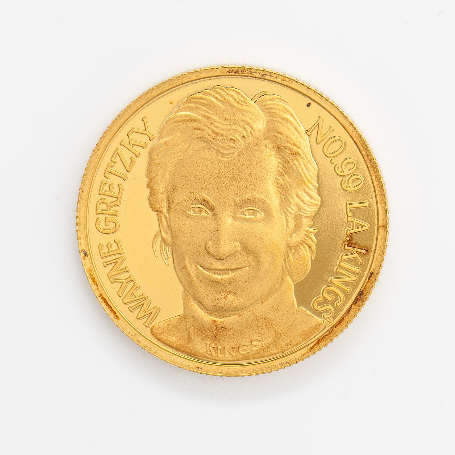 Commemorative medallion, Wayne Gretzky, 24K gold, no. 93/194.