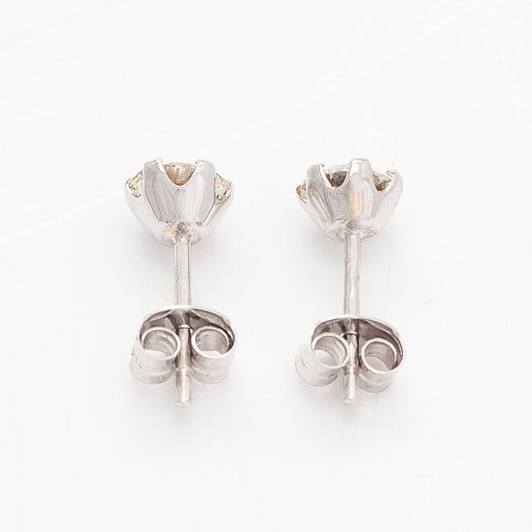 A pair of 14K white gold earrings, set with brilliant-cut diamonds. With IGI certificate.