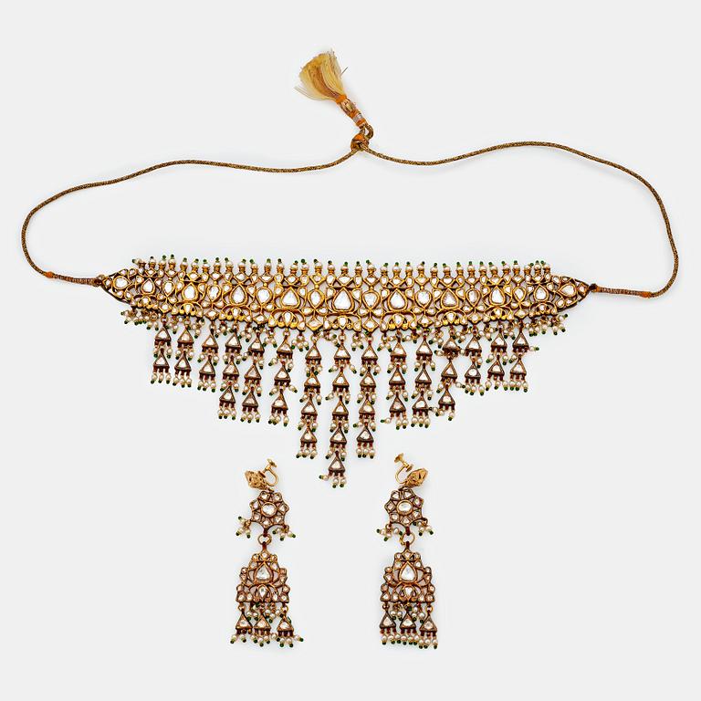 An Indian demi parure comprising a necklace and a pair of earrings.