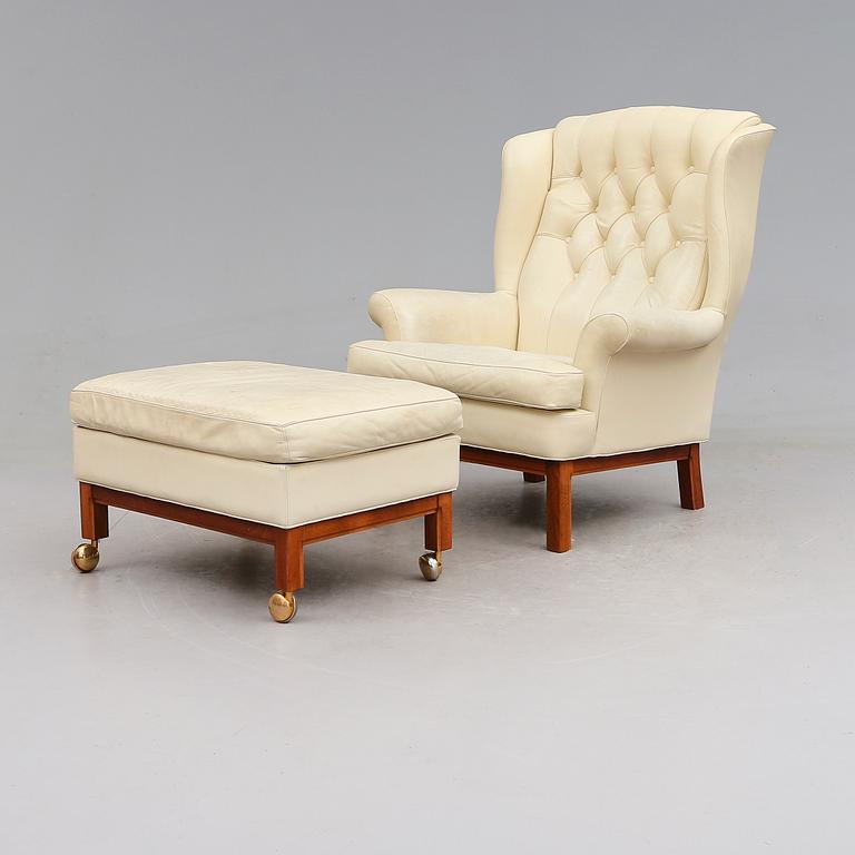 FÅTÖLJ MED FOTPALL, Norells, 1900-talets andra hälft.