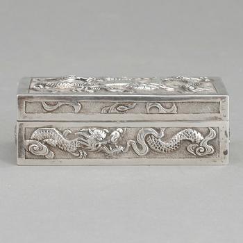DOSA, silver, Kina, omkring sekelskiftet 1900, vikt ca 52 g.
