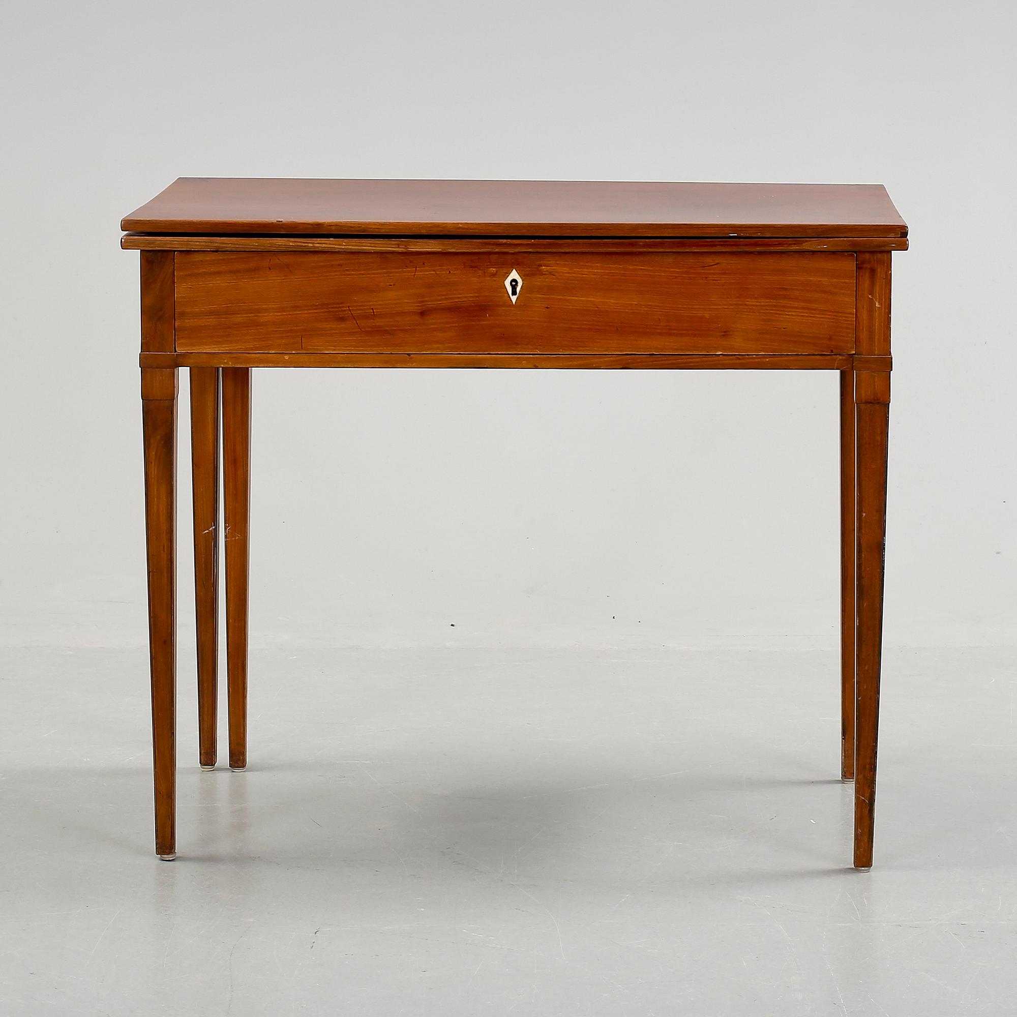 SPELBORD, sengustavianskt, Johan Petter Berg (mästare och hovschatullmakare i Stockholm 1802-16).
