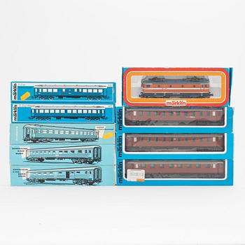 Märklin, electrical engine and eight passenger cars, gauge H0, in boxes.