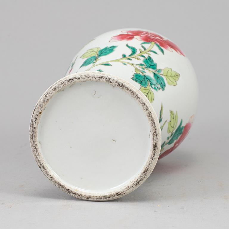 VAS, kompaniporslin. Qingdynastin, 1700-1800-tal.