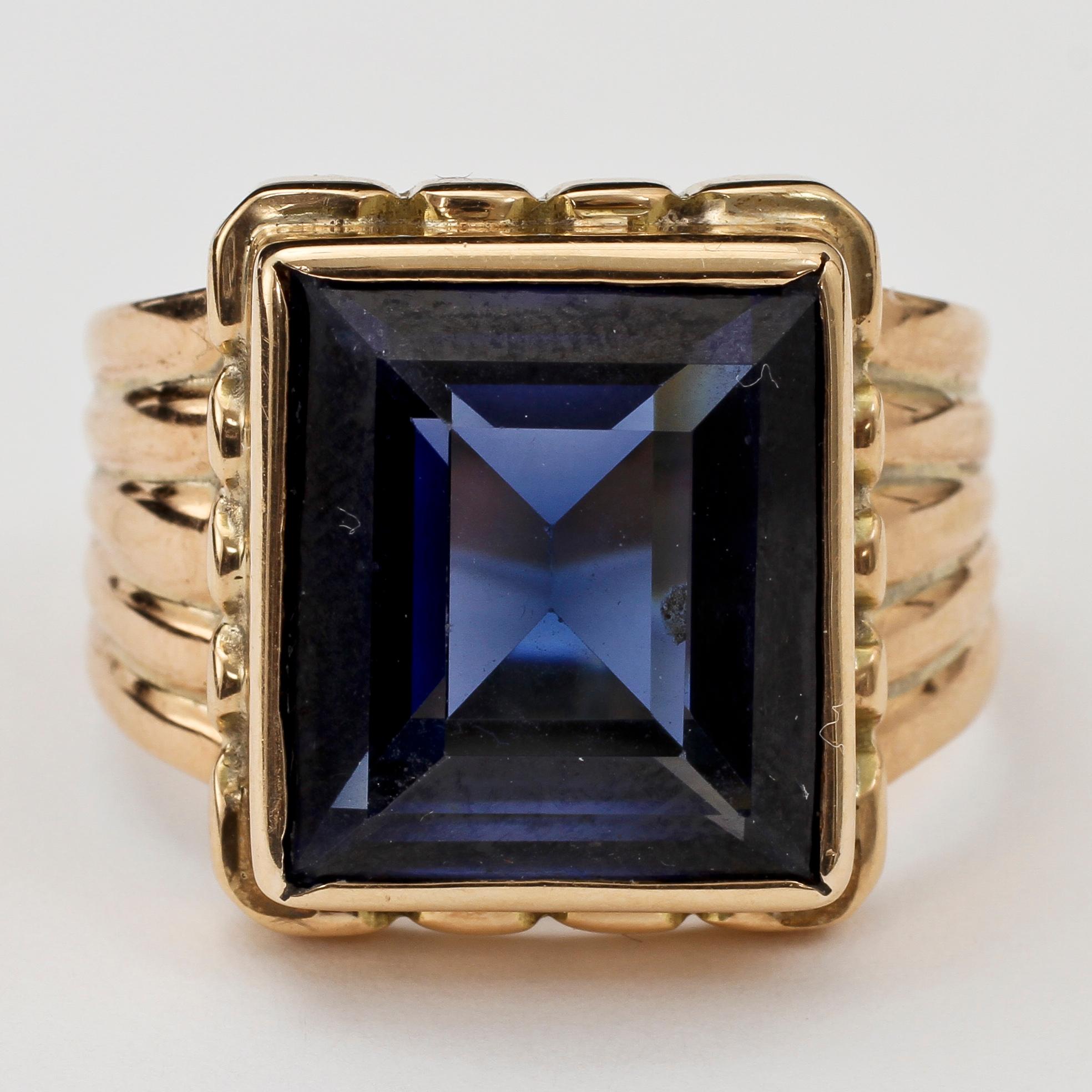 HERRRING, 14k guld med fasettslipat blått glas. Vikt 10 g.