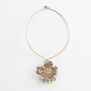 Pendant/brooch in flower shape, sterling silver, Peter von Post.