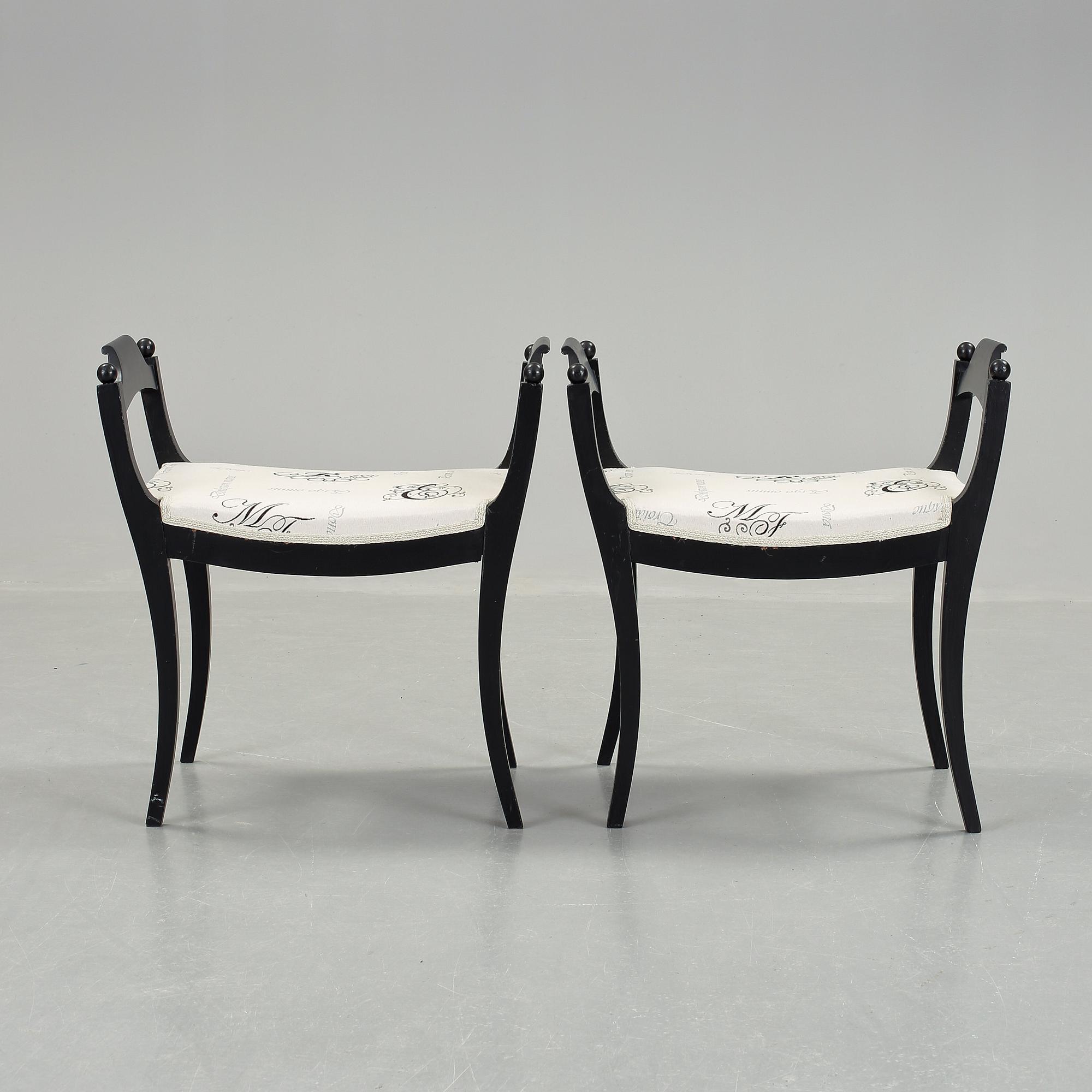 TABURETTER, ett par, Karl-Johan, 1800-talets mitt.