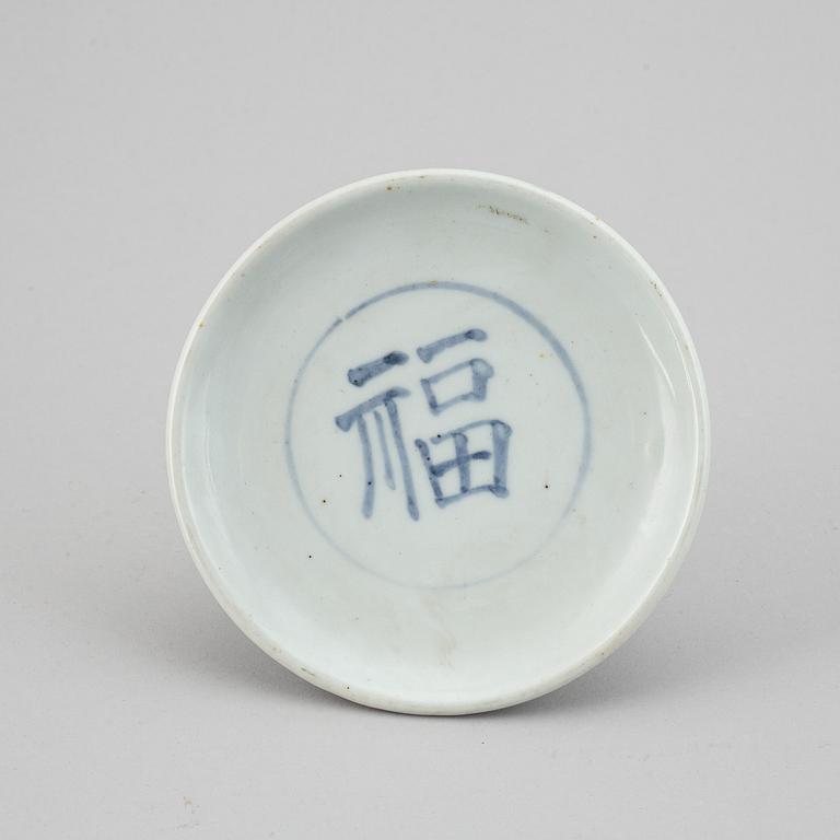 A blue and white korean tazza, 18/19th Century.