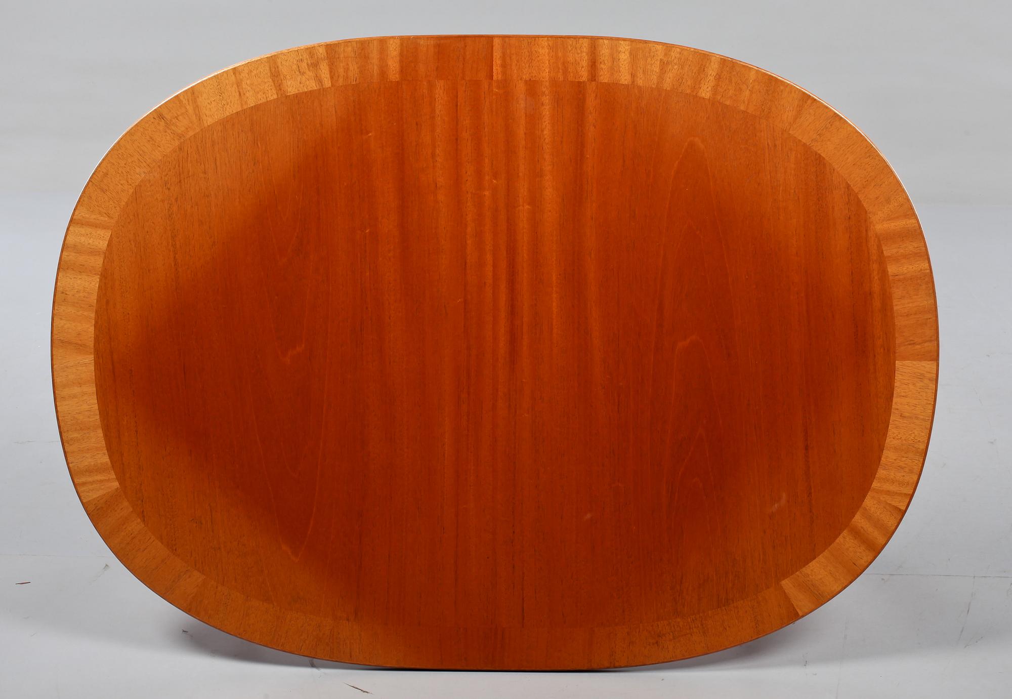 SOFFBORD, "Ovalen", Carl Malmsten, Åfors Möbelfabriks AB. Brännmärkt, 1900-talets mitt.