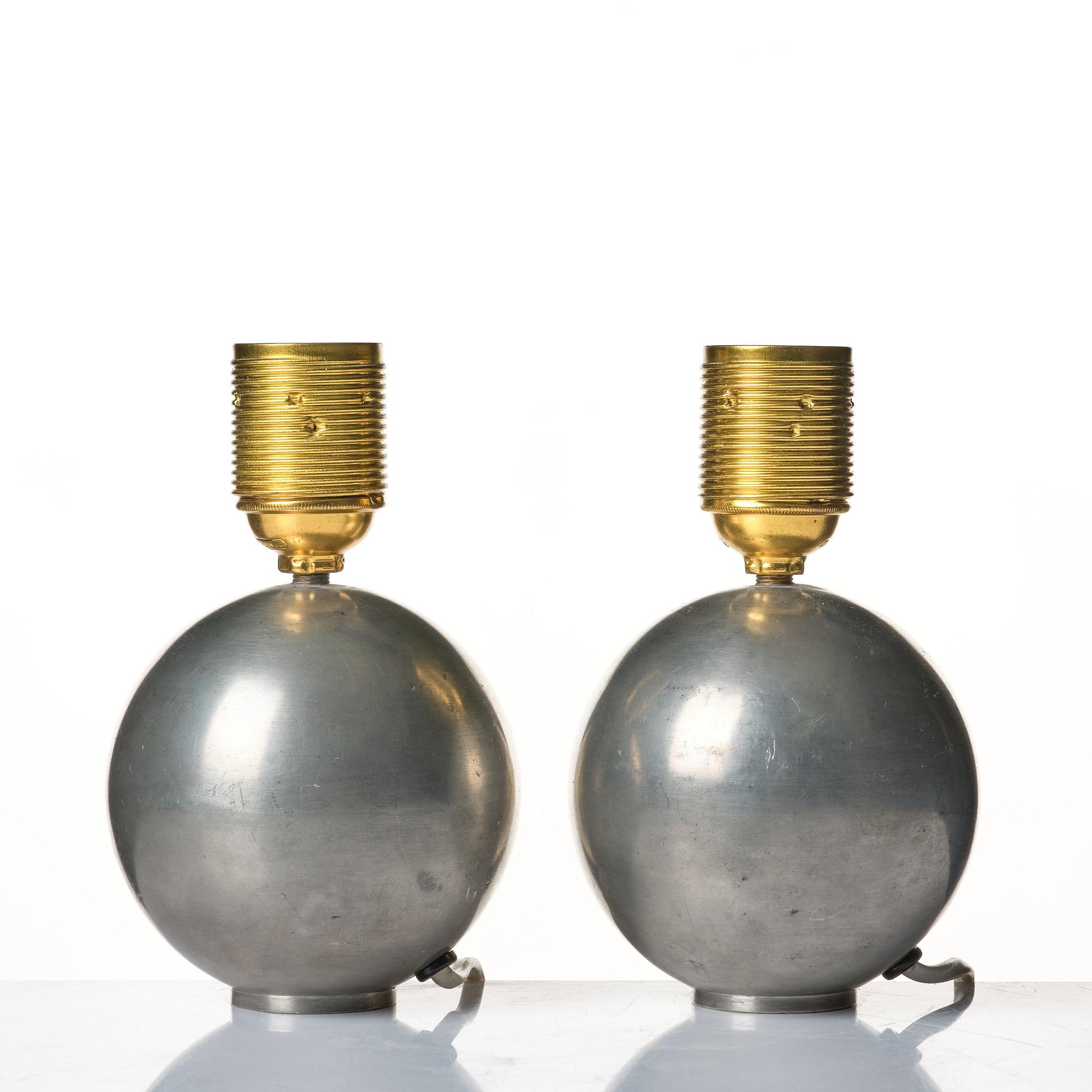 Firma Svenskt Tenn, a pair of pewter table lamps, model A 1479, Stockholm 1930.