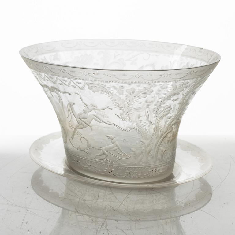 Simon Gate, an engraved glass bowl with plate, Orrefors 1925, model 128.