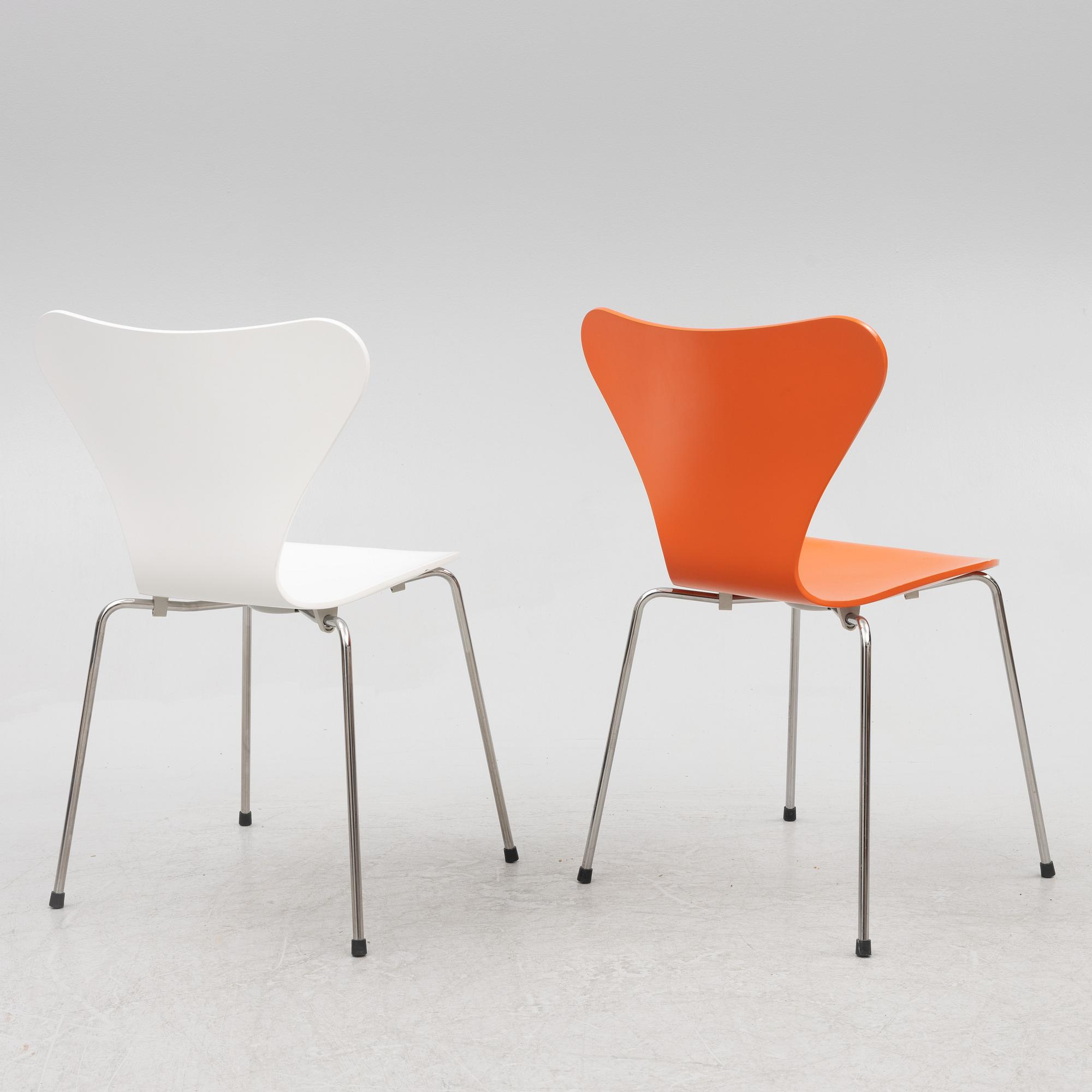 Arne Jacobsen, stolar 5 st, "Sjuan" för Fritz Hansen Danmark, 2011.