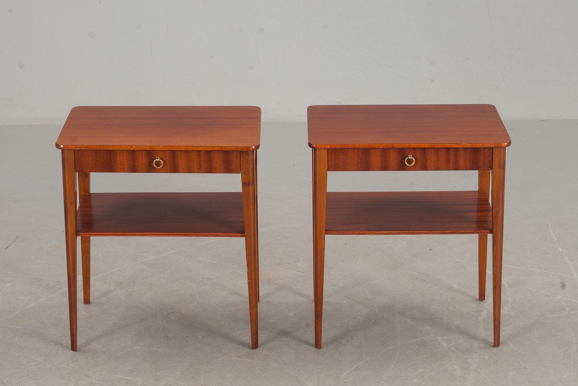 SÄNGBORD, ett par, Björknäs möbelfabrik, 1900-talets mitt.