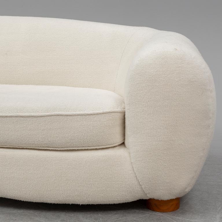 ANDREAS MARTIN-LÖF, a sofa, "Hommage à ´l'Ours Polaire´", for Lyceum, produced in Sweden 2017.