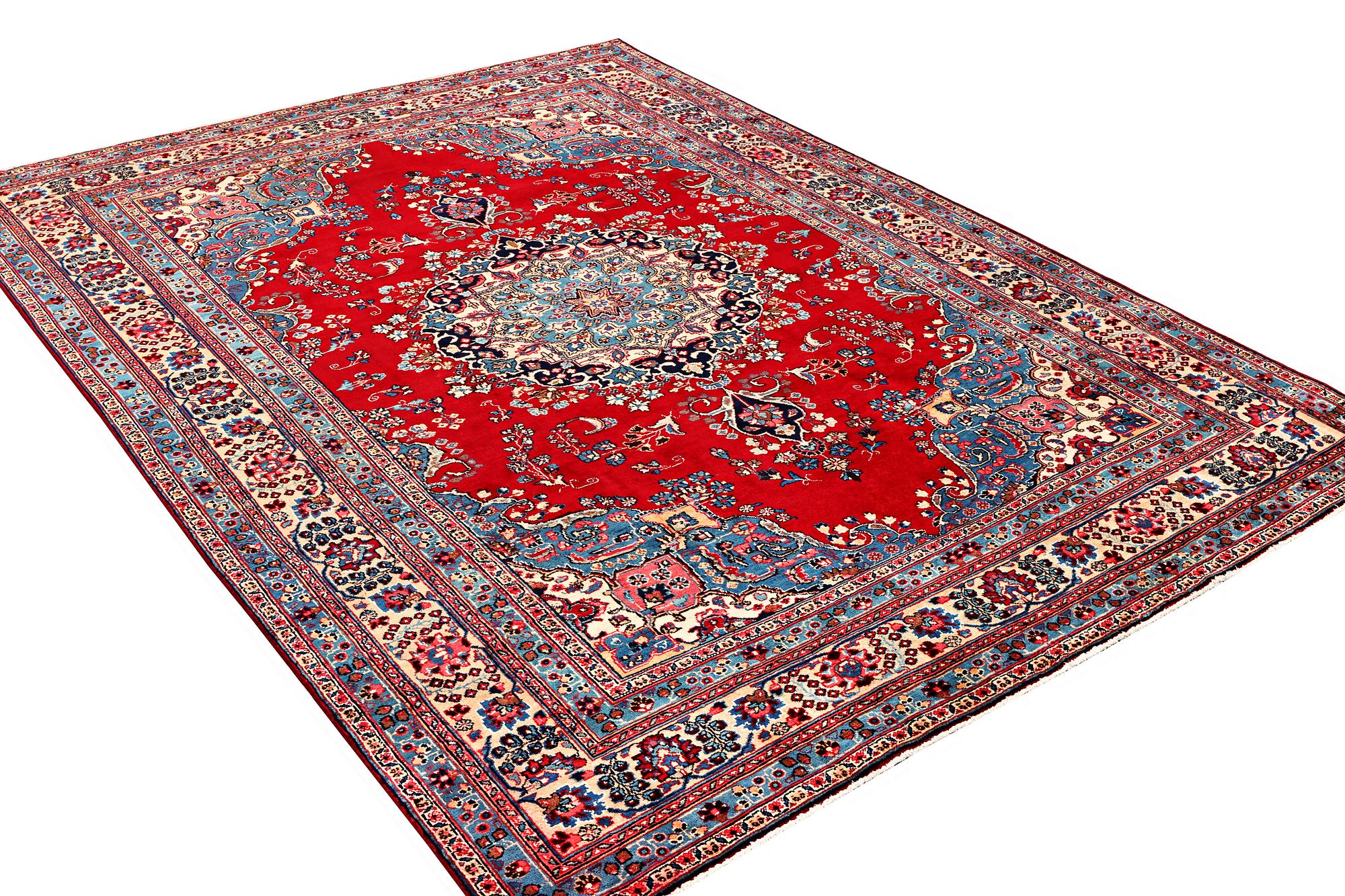 A Kashan carpet, a. 337 x 246 cm.