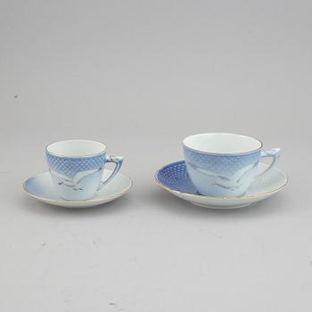 Bing & Grøndahl, a 41-pcs, porcelain coffee and tea service "Seagull" (Måsen), Denmark.