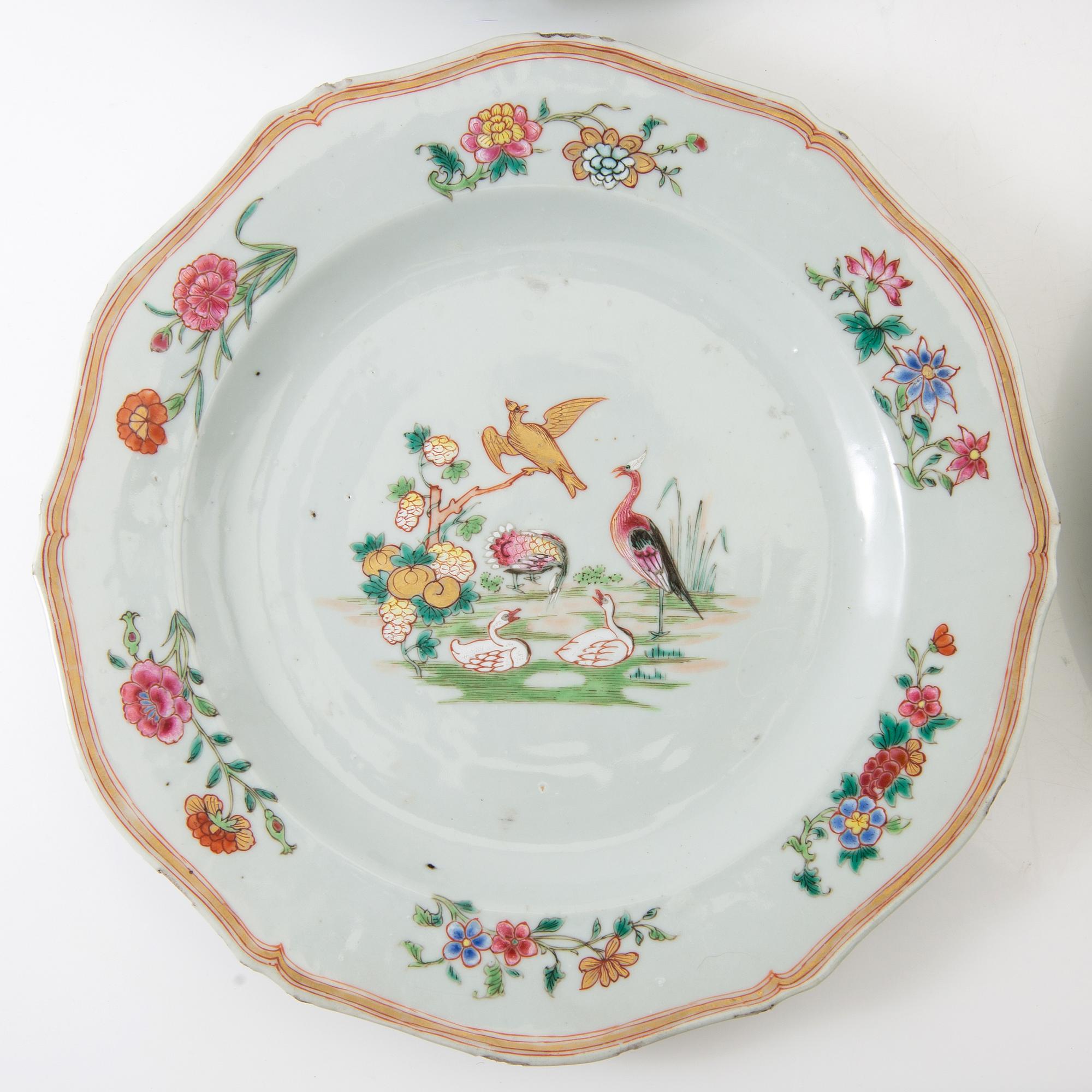 Plates 8 pcs and a serving dish similar China 18th century porcelain.