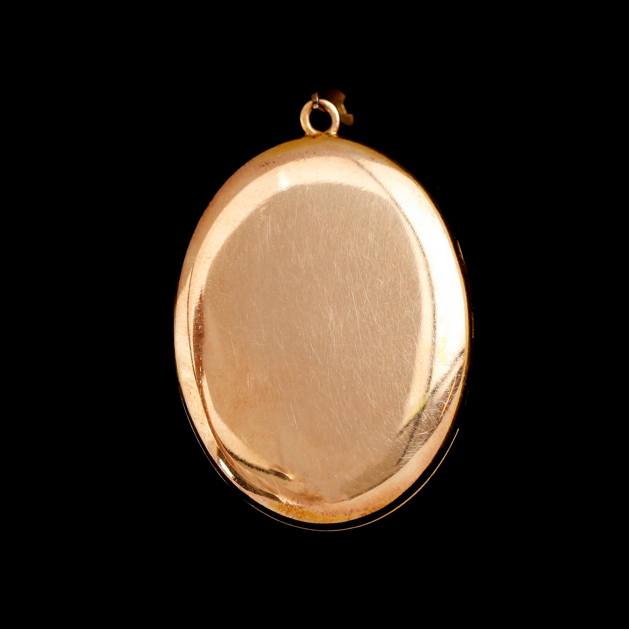 MEDALJONG, 18 k guld, med odlad sötvattenpärla. Vikt ca 8 gram.