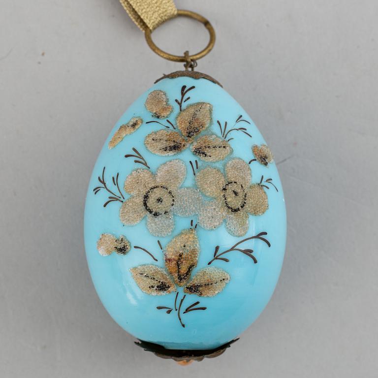 Ägg, 3 st, porslin, Ryssland, 1800-talets andra hälft.