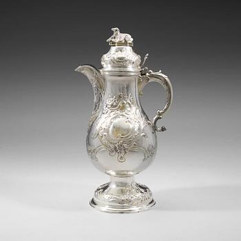 401. A German 18th century parcel-gilt wine-jug, David Thomas Hell, Hamburg (1772-1008).