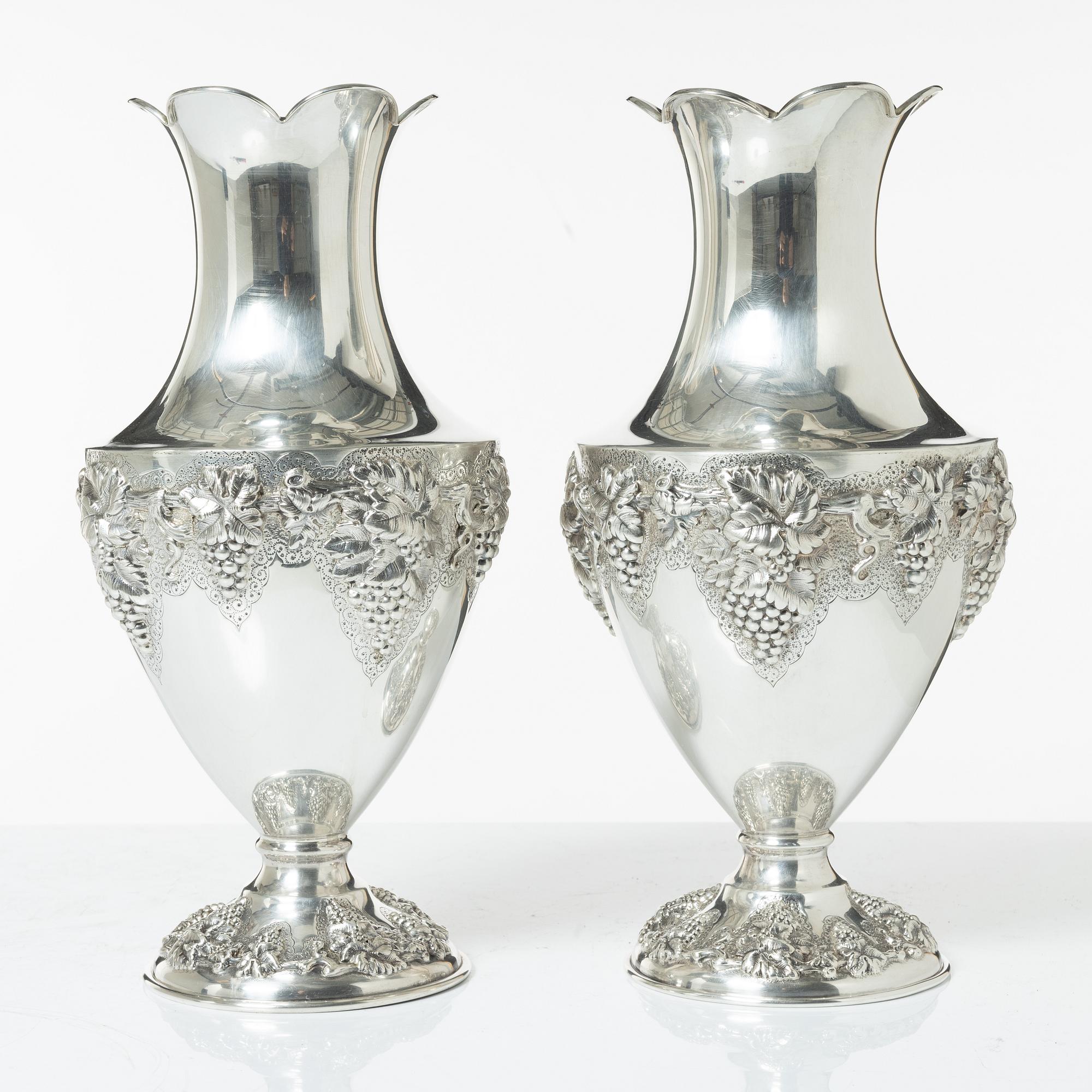 Praktvaser, ett par, sterling silver, 1900-tal.