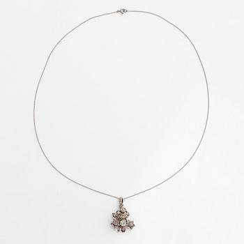 A 14K white gold and platinum neckalce with old- and rose-cut diamonds.