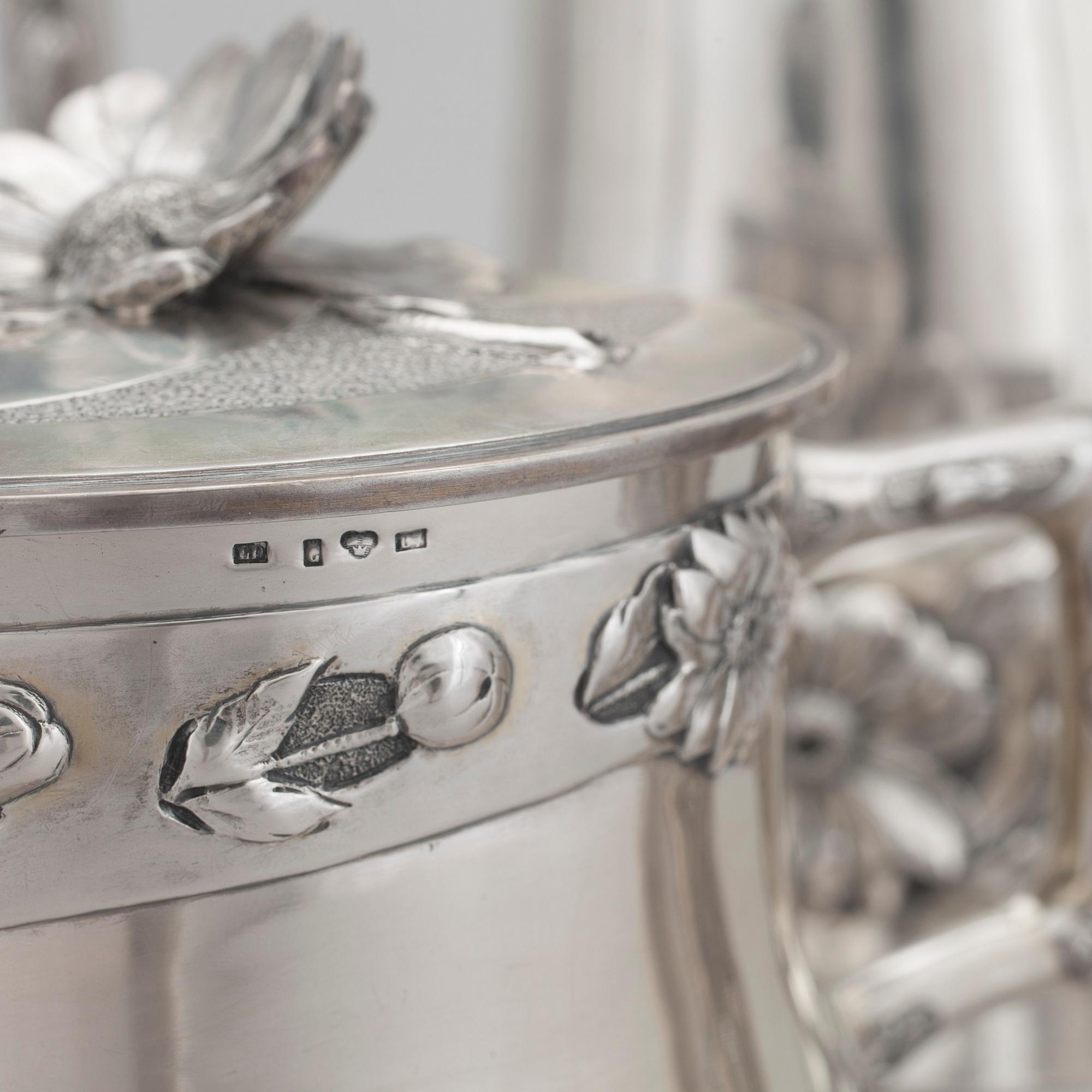 KAFFESERVIS, tre delar, silver, jugend, Lars Dahlberg Kristianstad 1906. Total vikt ca 1390 gram.