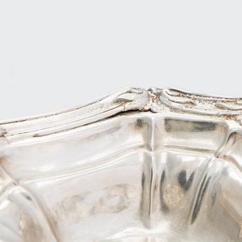 A silver sugar tong by Johan Warjus, and a silver salt cellar by Adolf Sper, St Petersburg 1856 and 1849.