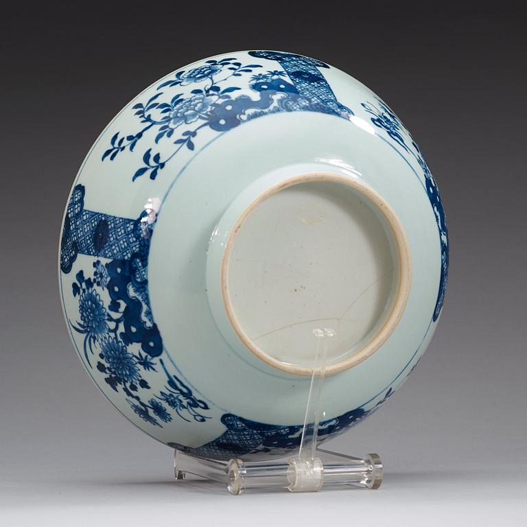 A blue and white punch bowl, Qing dynasty, Qianlong (1736-95).