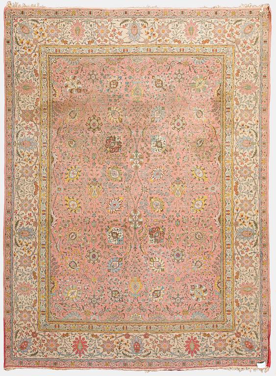 A Tbriz carpet of Safavid 'vase' design, approx. 397x295 cm.