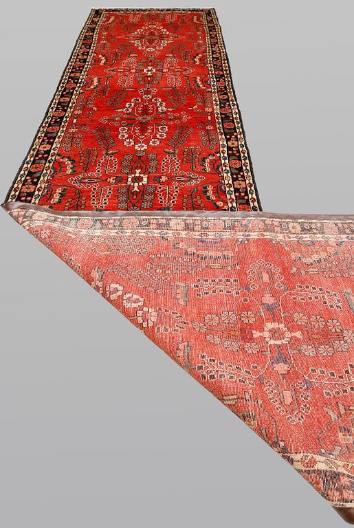 Gallerimatta, Hamadan, ca 578 x 120 cm.