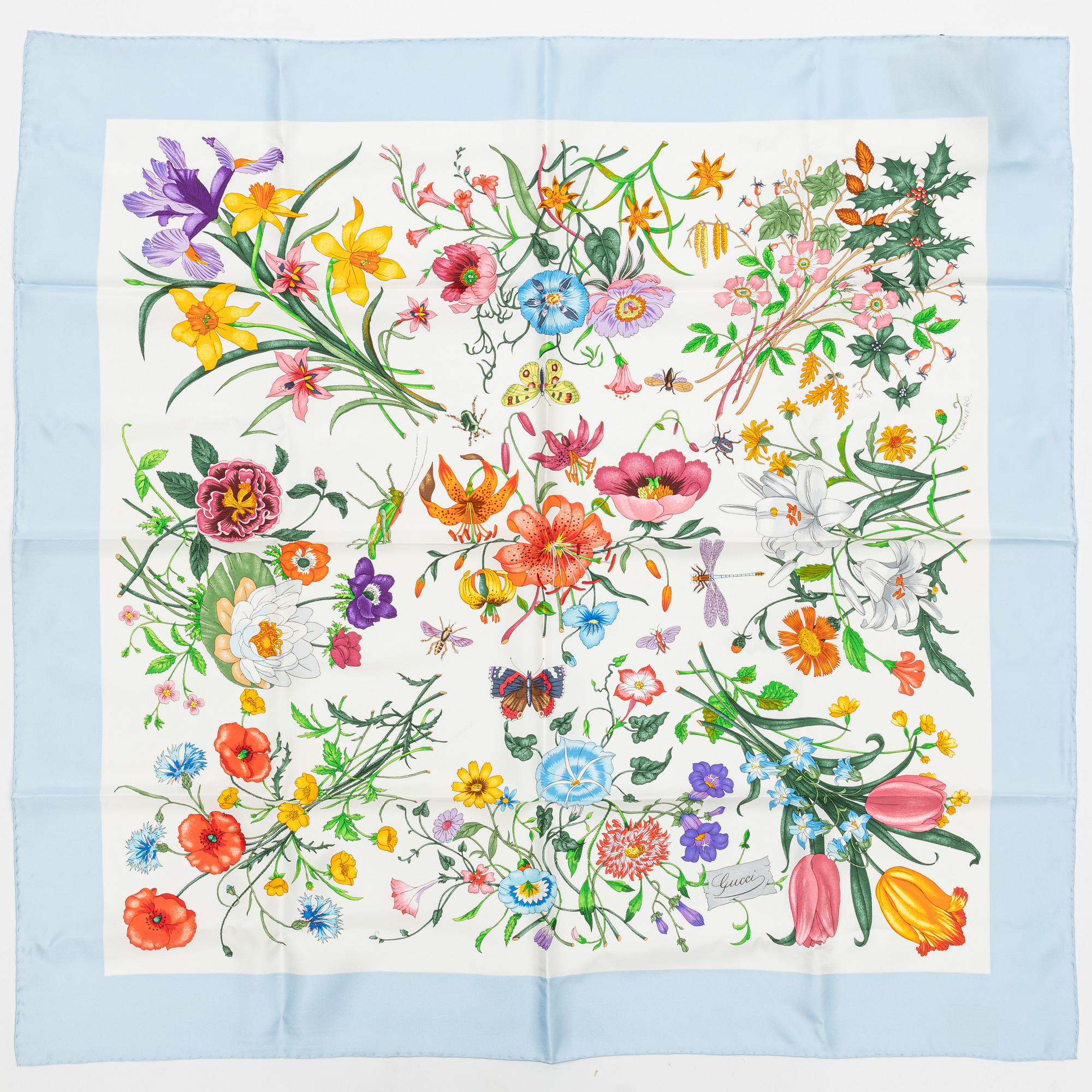 Gucci, a 'Flora' twill silk scarf.