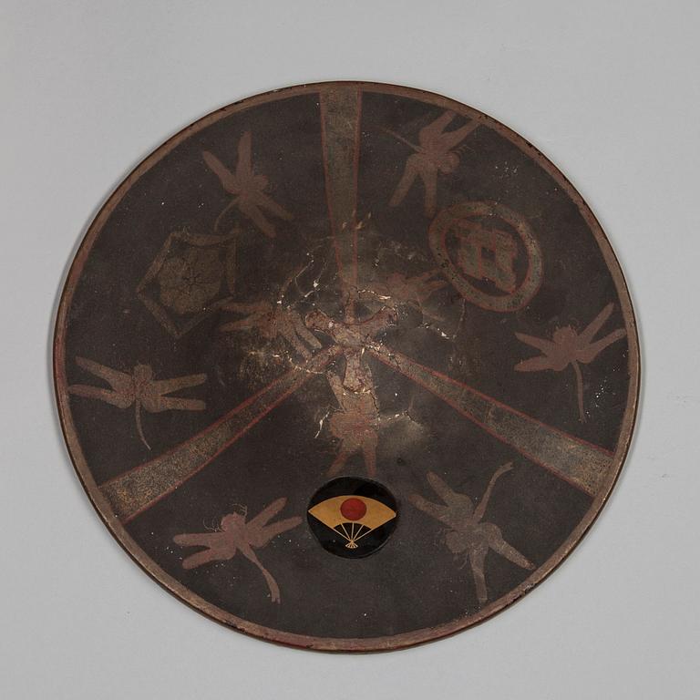 HJÄLM, "Jinghasa", lackat trä. Japan 1800-talets början.