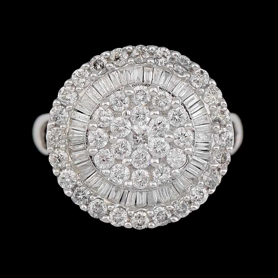 RING, 18K vitguld, briljant och baguetteslipade diamanter tot ca 1.16 ct.
