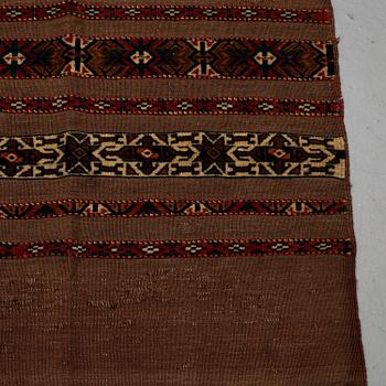 CHUVALER, 1 par, semiantika Turkmener, ca 154 x 103,5 respektive 150 x 102,5 cm.