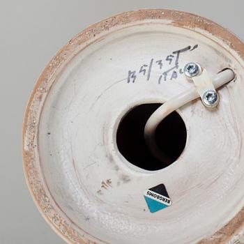 BORDSLAMPOR, 2 st, chamotterat lergods. Bitossi, Bergboms, 1900-talets andra hälft.